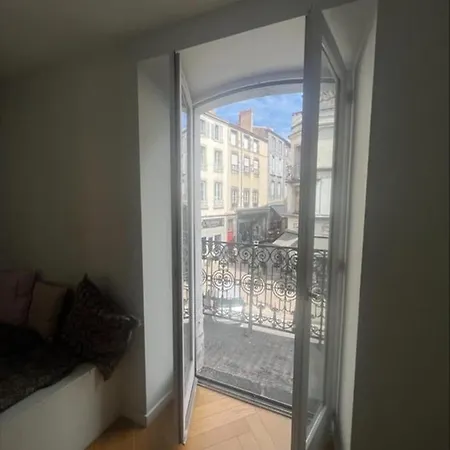 Lägenhet Overlooking The Notre Dame Cathedral *