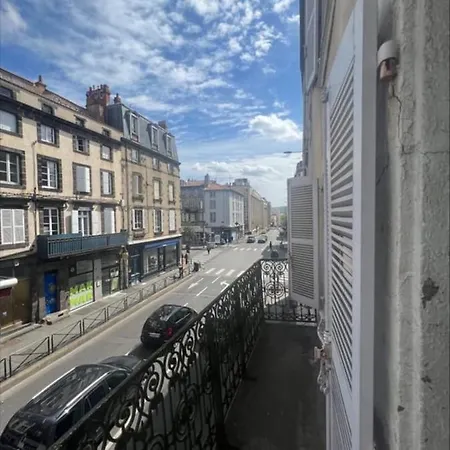 شقة Overlooking The Notre Dame Cathedral *