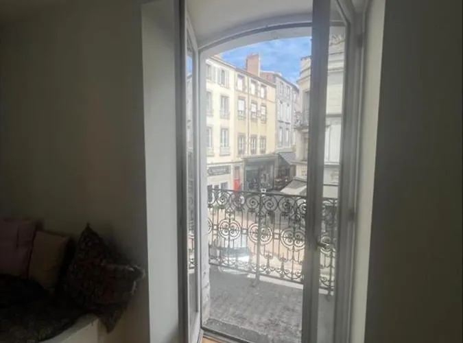 Lägenhet Overlooking The Notre Dame Cathedral *